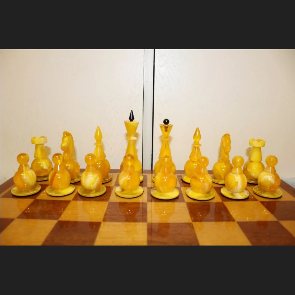 Baltic Sea Amber Vintage Chess Gift Set - Picture 9 of 11
